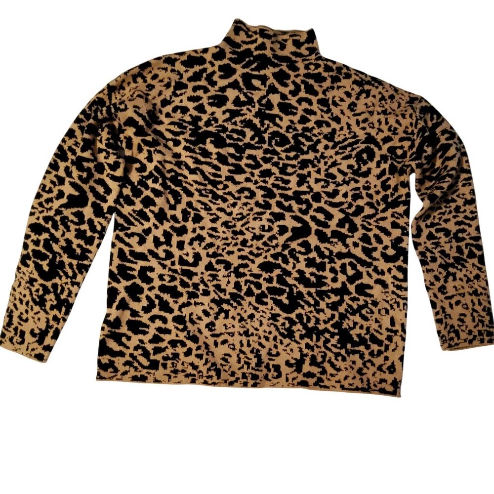 Tahari Animal Print Turtleneck Sweater Womens M Long sleeves for added warmth